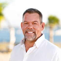Brett Simmons Photo